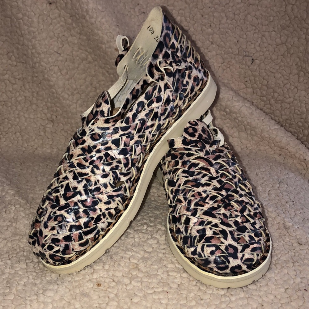 NWOT Brand X Huaraches 10½ M in Snow Leopard